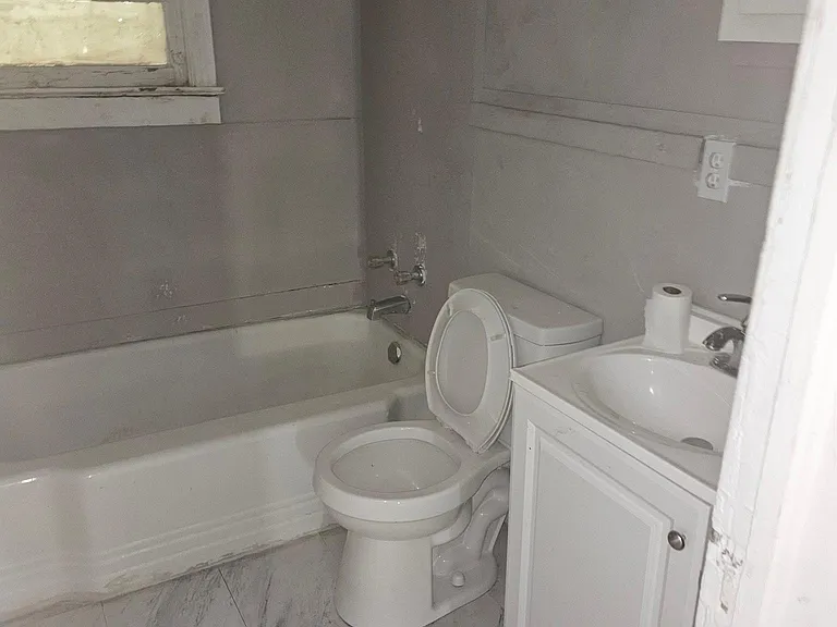2068 Blair St — Photo 2