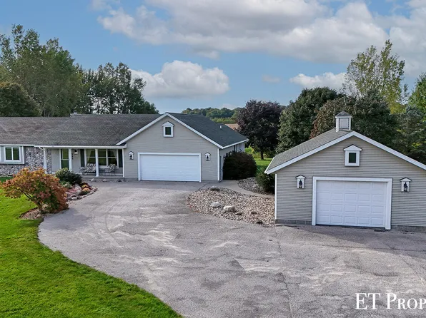 222 Sherman Blvd, Kent City, MI 49330
