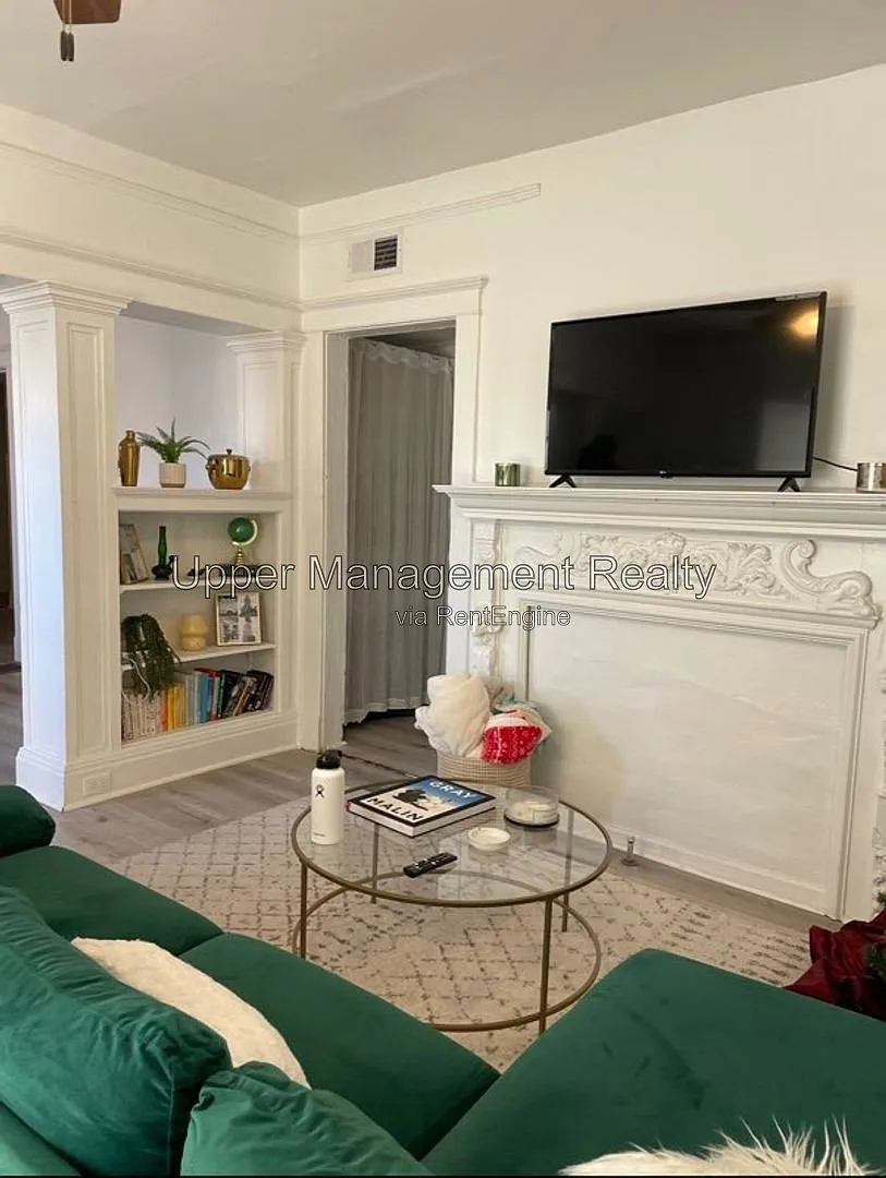 5 bed, 2.0 bath, $8,500 — Photo 2