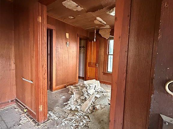 4th image of 212 S 4th St