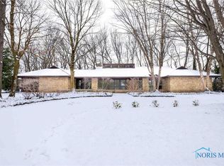 2 Hunters Gate Dr, Findlay, OH 45840
