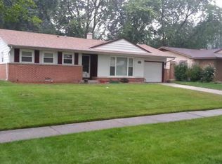 523 Ridgewood Rd, Elk Grove Village, IL 60007