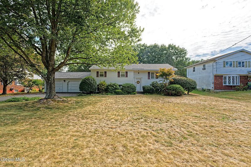 3rd image of 102 Wendell Avenue