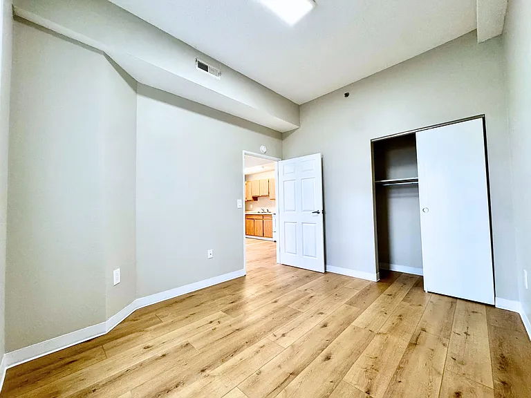 Vibrant City Living at Tower Lofts, Sidney — Photo 32