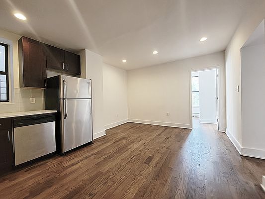 4th image of 236 W 122nd St #B4