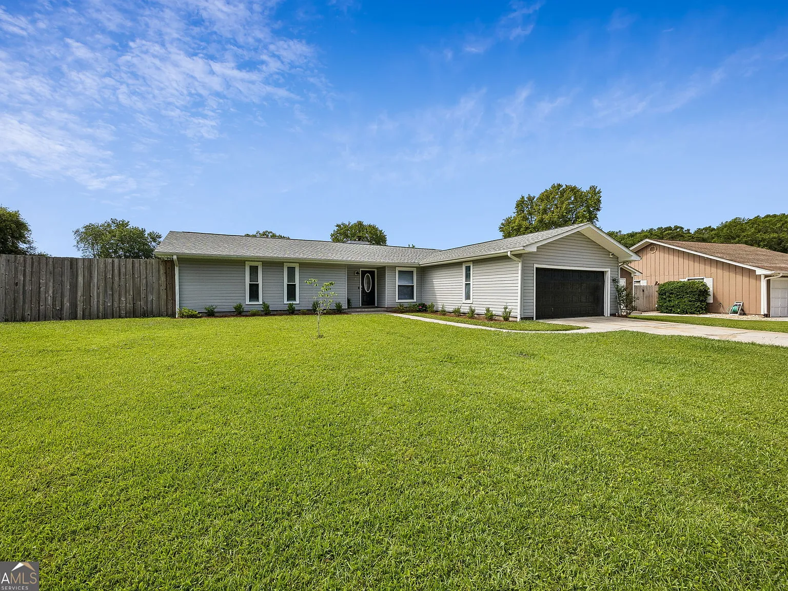 3 bed, 2.0 bath, 1554 sqft, $2,000 — Photo 2