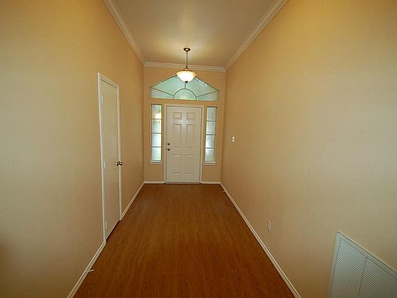 3rd image of 19427 Stamford Dr