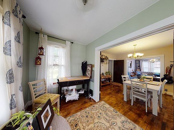 5th image of 211 Clay St