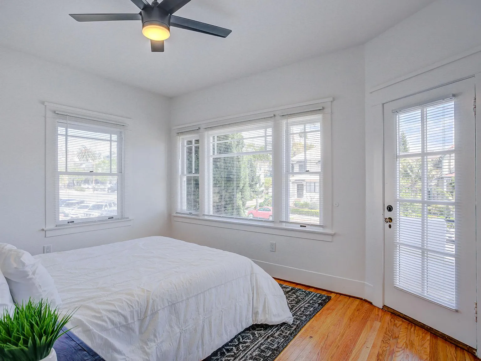 2 bed, 813 sqft, $3,000 — Photo 3