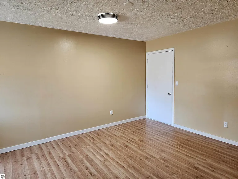 107 N West St — Photo 5