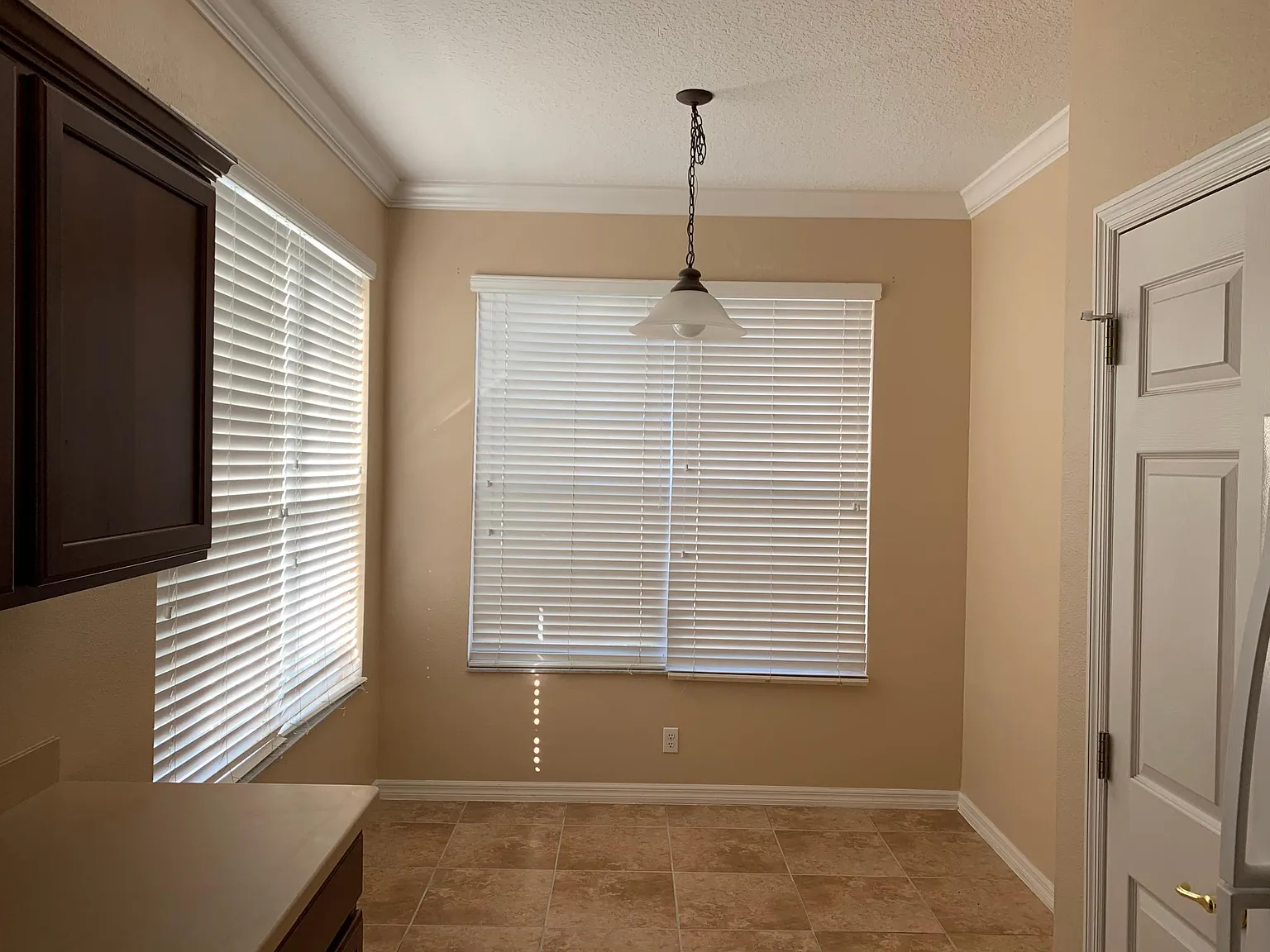 4 bed, 2.5 bath, 2122 sqft, $2,200 — Photo 2