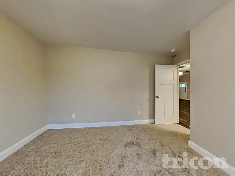 228 Hallmark Cir — Photo 12