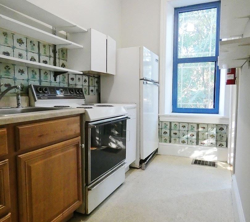 1st image of 222 W Winona St Floor 2