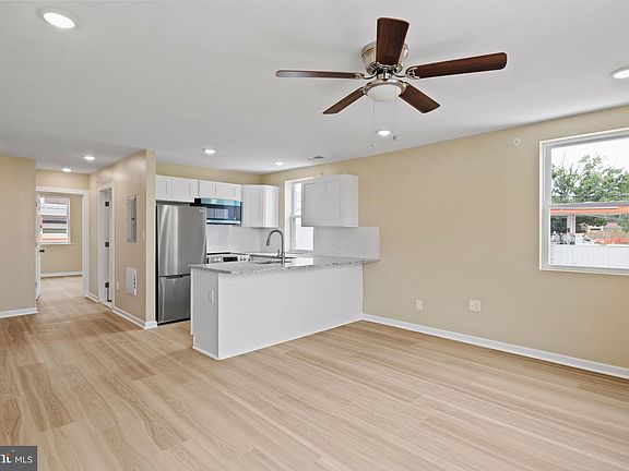 4th image of 2832 Belmont Ave