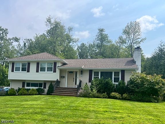 3rd image of 21 Oak Ridge Rd