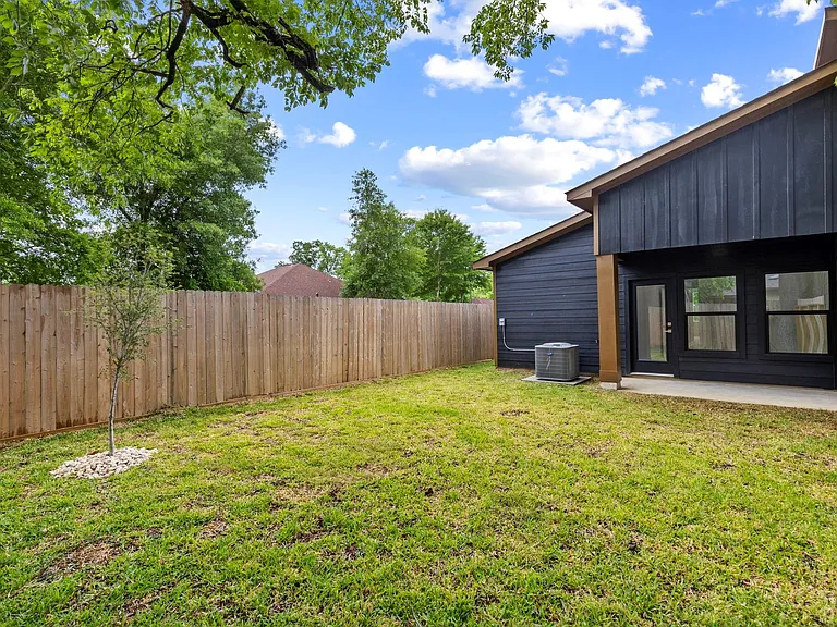 8109 Hamlet St #B — Photo 16
