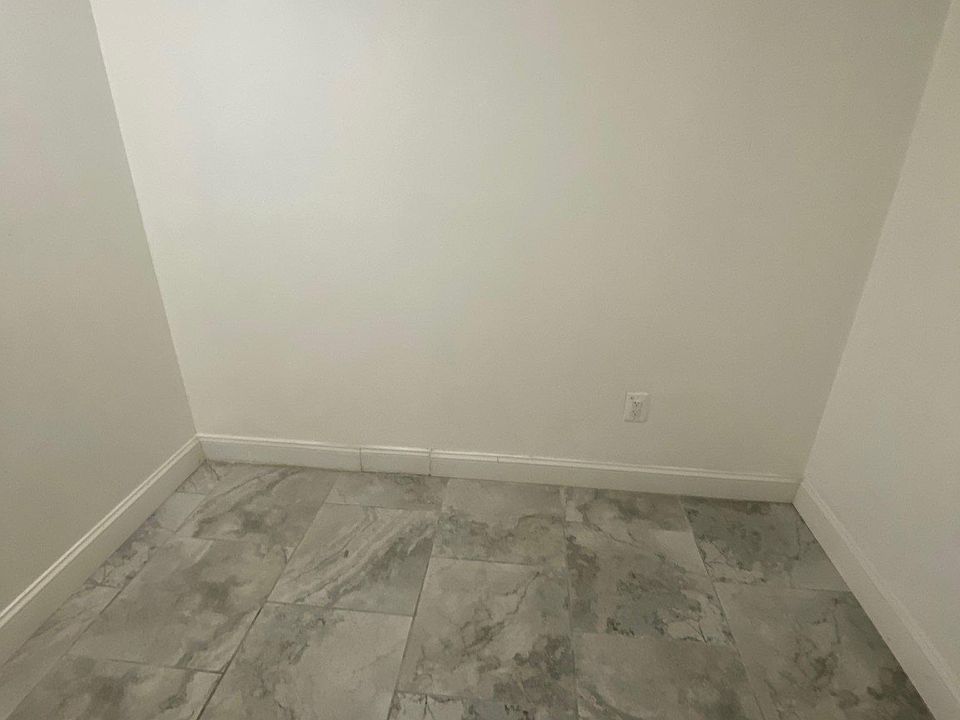 2nd image of 13816 Brookville Blvd #1