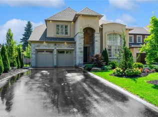 18 Legacy Ln, Hamilton, ON L9G0G2