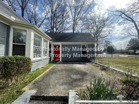 3rd image of 3742 Poplar Ave
