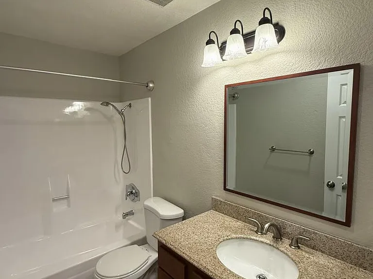 23732 Hillhurst Dr #73 — Photo 19