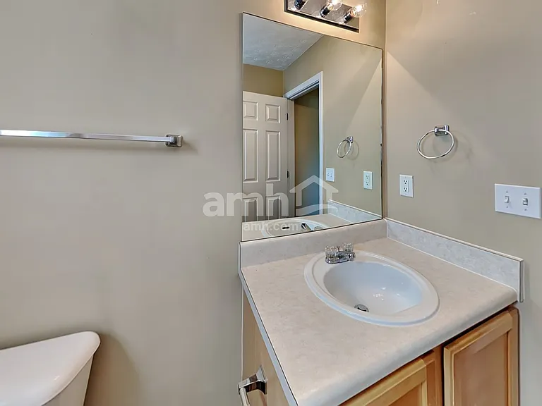 305 Kings Way — Photo 15