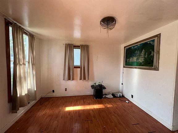 4th image of 4423 Ravenwood Ave