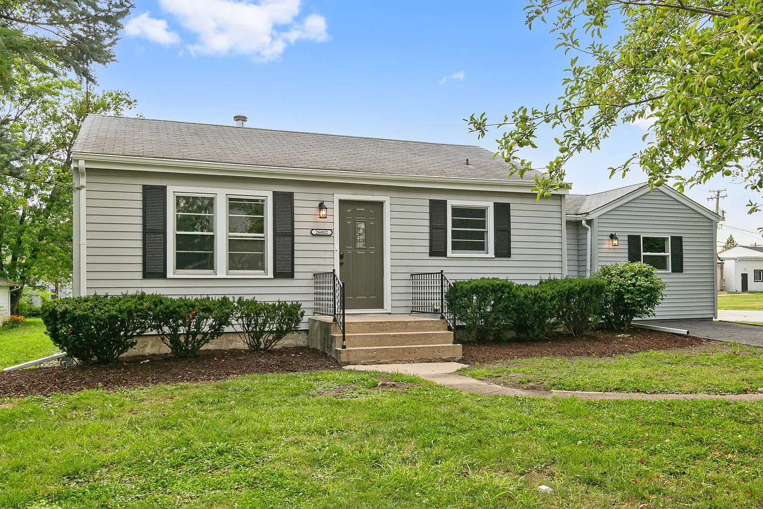 26002 S Linden Ave photo 1