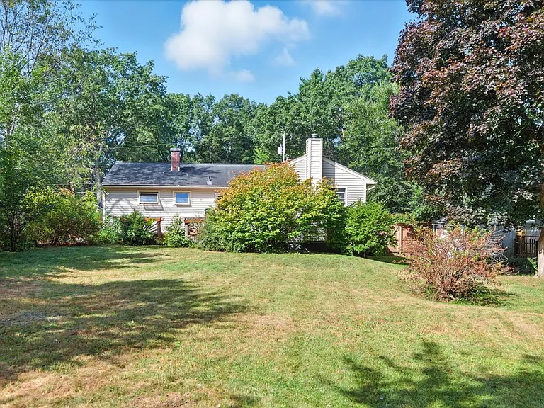 18 Maplewood Dr — Photo 43