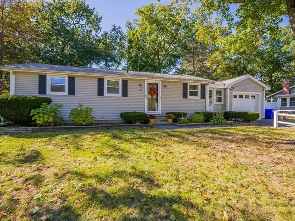 303 Pond St, Rockland, MA 02370