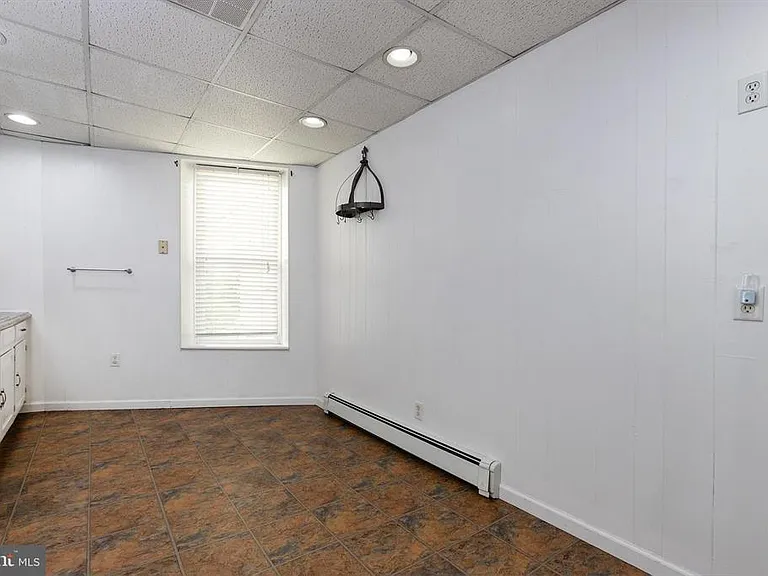 40 W Main St — Photo 12
