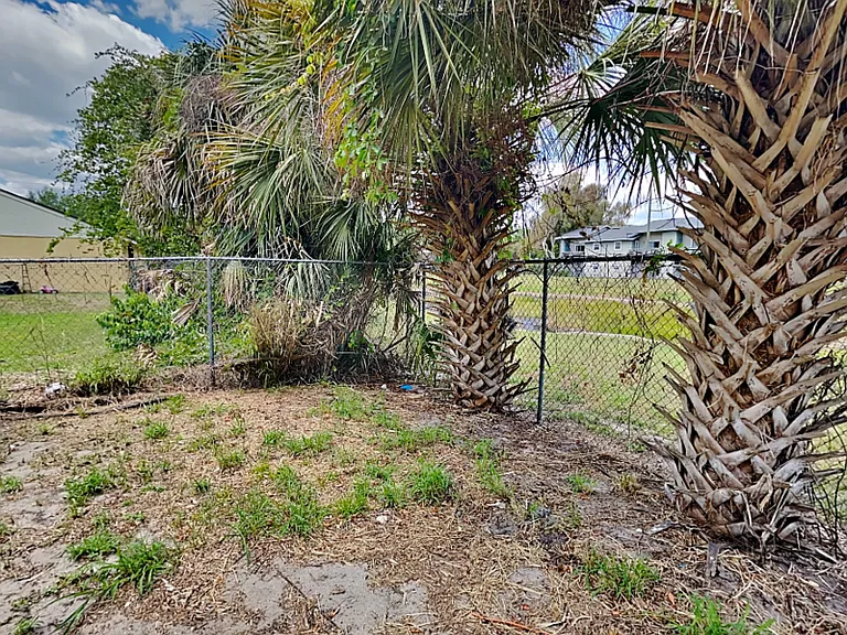 1913 Truman Rd — Photo 17