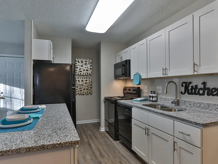 Windsor Palms Apartment Homes — Photo 6