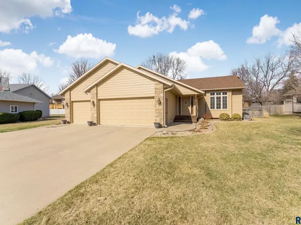 1405 S Deerberry Trl, Sioux Falls, SD 57106