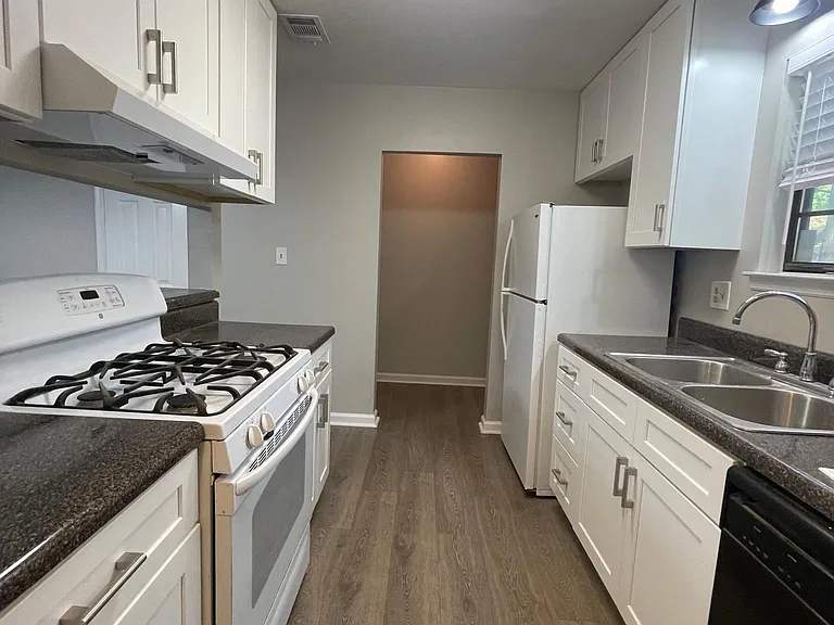 1282 Creekside Ct SE — Photo 4