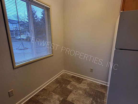 5th image of 12408-12414 SE Ivon St #12408