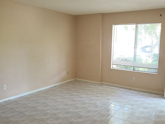 4th image of 2742 47th St