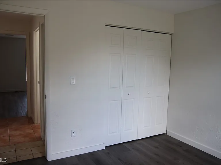 320 Harry Ave S — Photo 25