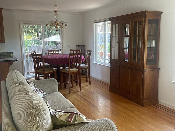 3rd image of 423 Arbor Ave