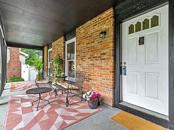 3rd image of 742 McDonell Pl