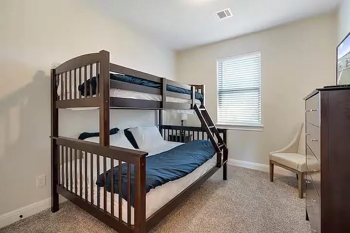 585 Demarett Dr — Photo 17