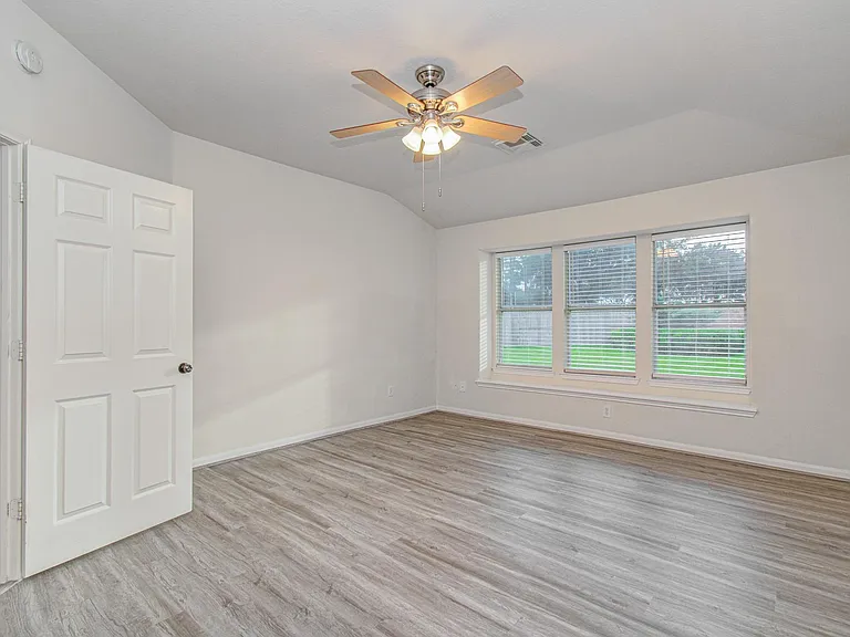 1904 Roaring Springs Ct — Photo 12