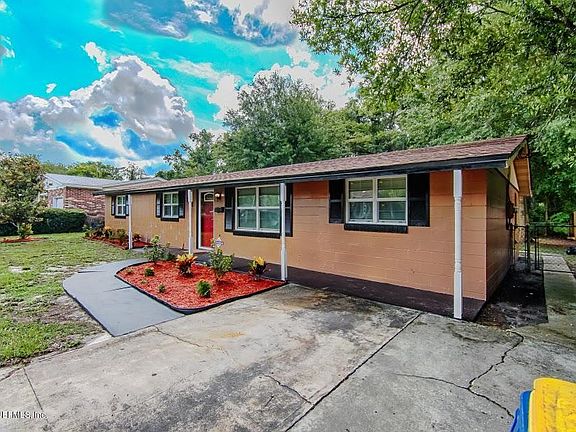 4th image of 2132 Barry Dr S