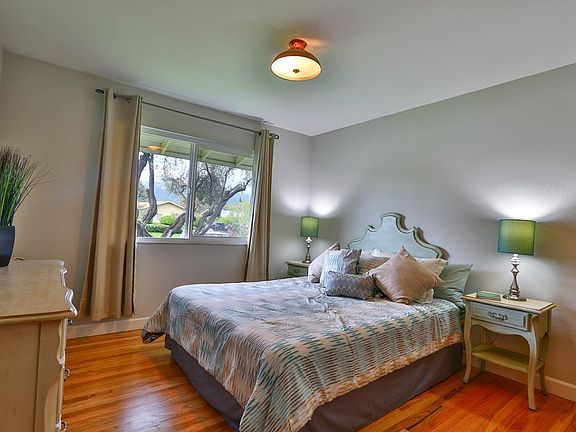 5th image of 1051 Redmond Ave