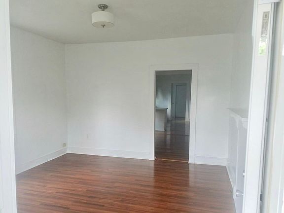 Entrance, living room