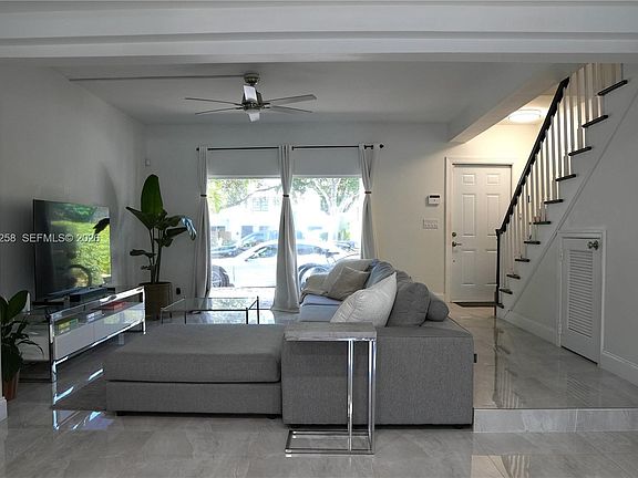 3rd image of 2119 NE 44th St