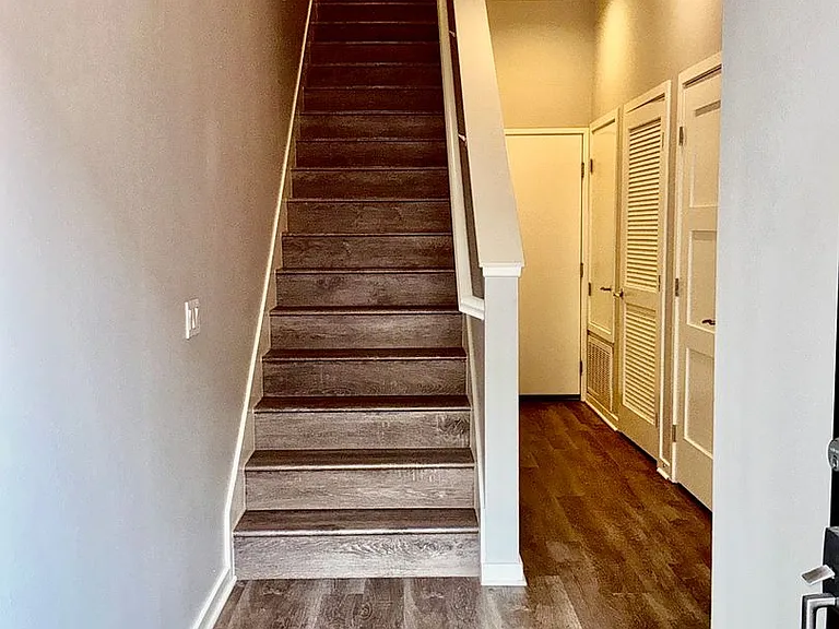 537 W Maple Ave — Photo 16