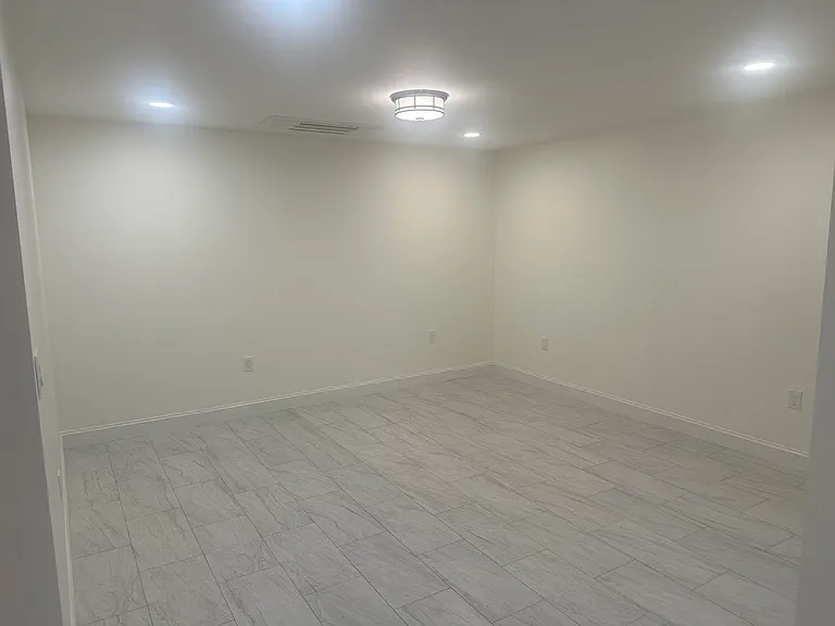 65 Cox Ave — Photo 11