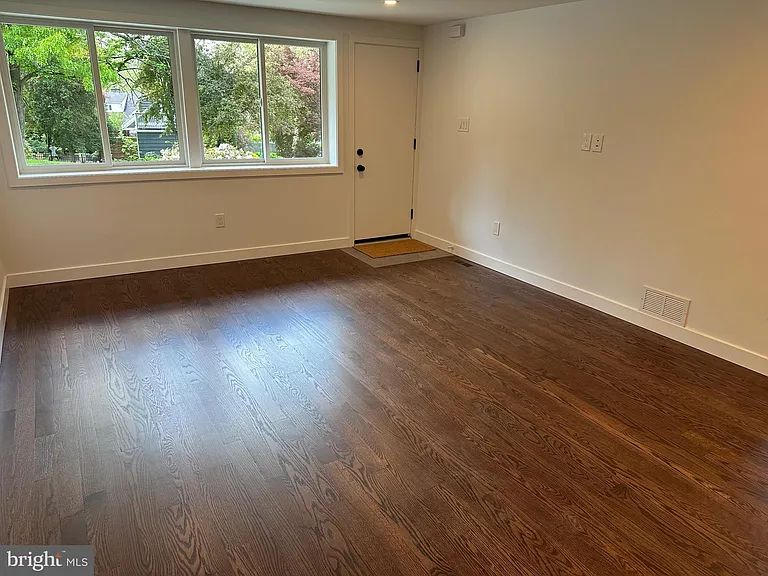713 Woodfield Rd — Photo 13