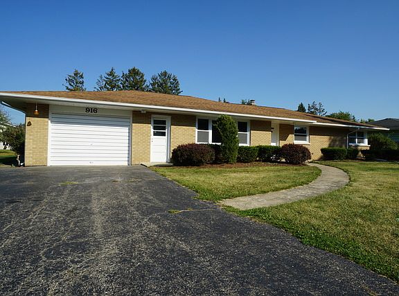 2nd image of 916 Rosary Ln