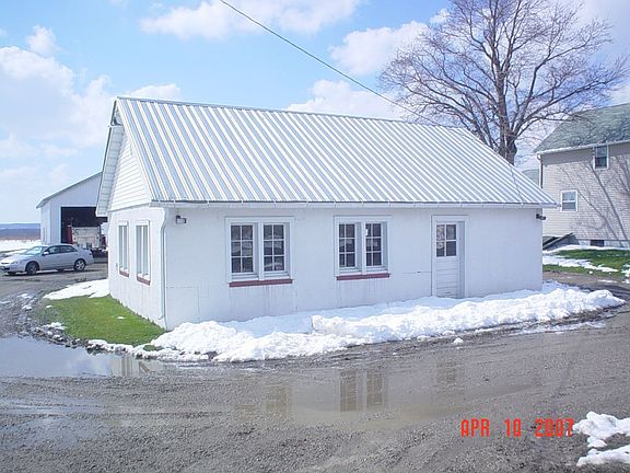 COMMERCIAL BUILDING